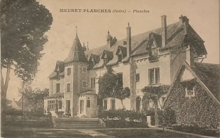 Carte postale ancienne du château de Planches à Meunet-Planches, Indre — façade principale avec tourelle et cheminées, début XXe siècle